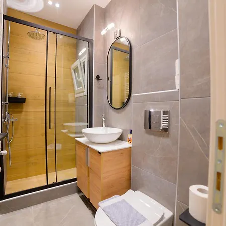 New Modern 2nd Floor דירה סלוניקי