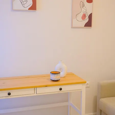 New Modern 2nd Floor דירה *