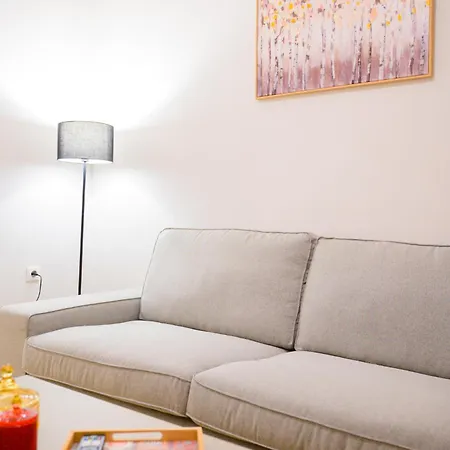 דירה New Modern 2nd Floor *